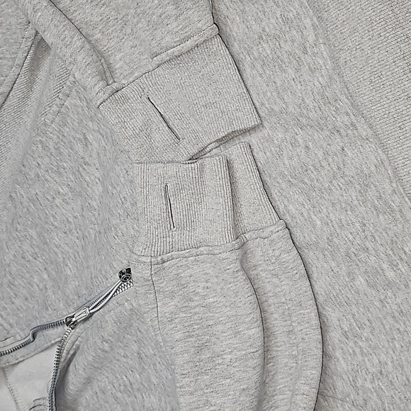 Trendy Queen Cropped Sweatshirt - Picture 4 of 5